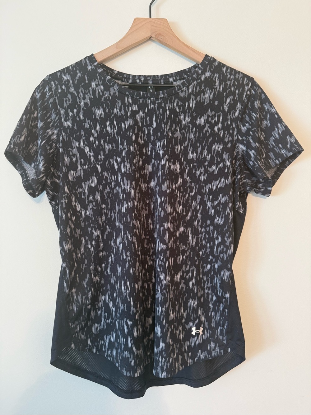Under Armour Grey Black Abstract Glitch Mesh Panel Activewear Tee M